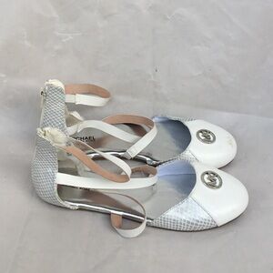 Authentic Michael Kors sandals Size 4